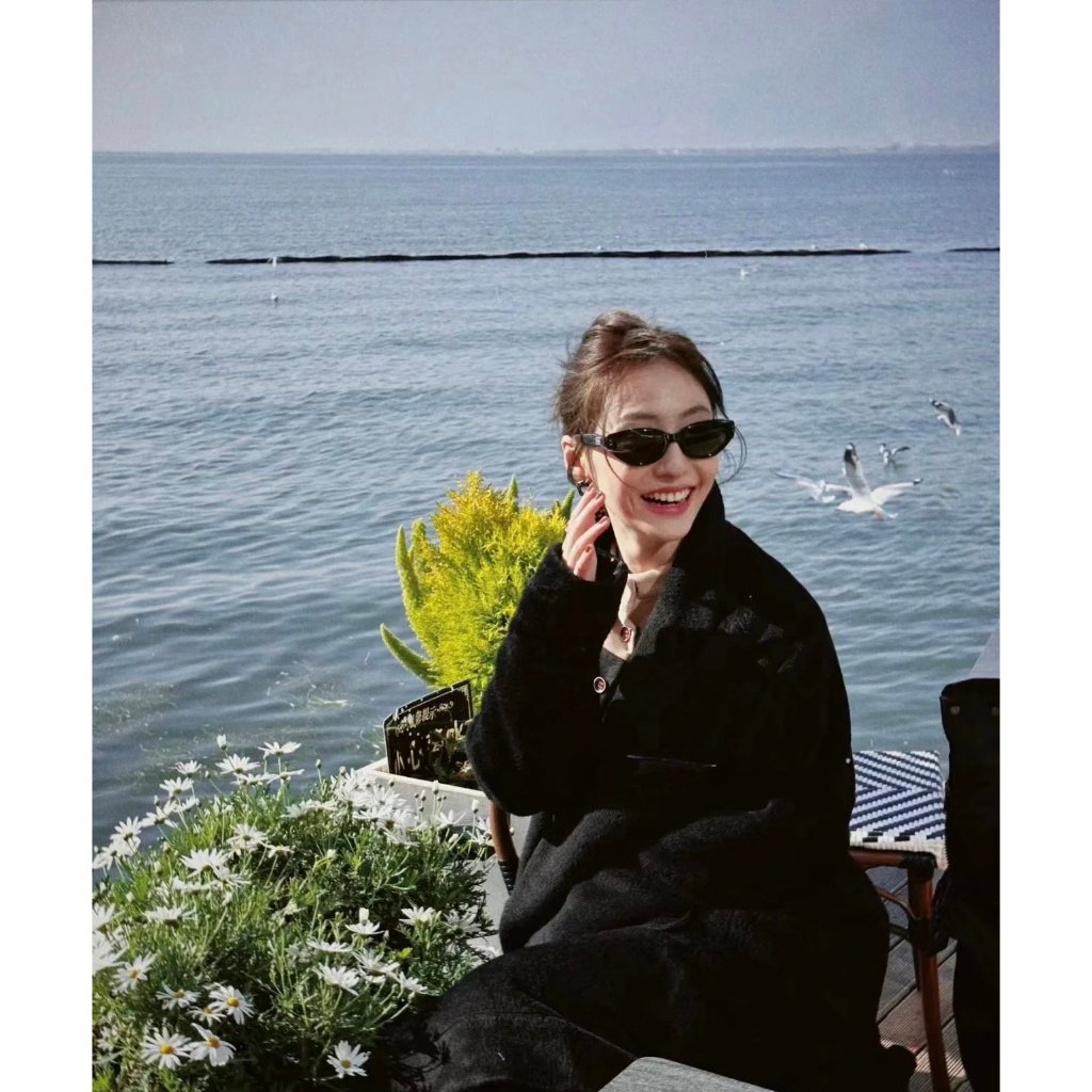 Kacamata hitam mata kucing GM Rococo (gaya yang sama dengan Jennie) #MG005