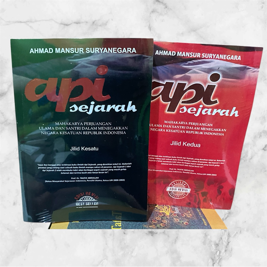 Buku API Sejarah Jilid 1 dan Jilid 2 - maha karya perjuangan ulama dan santri dalam menegakkan Negar