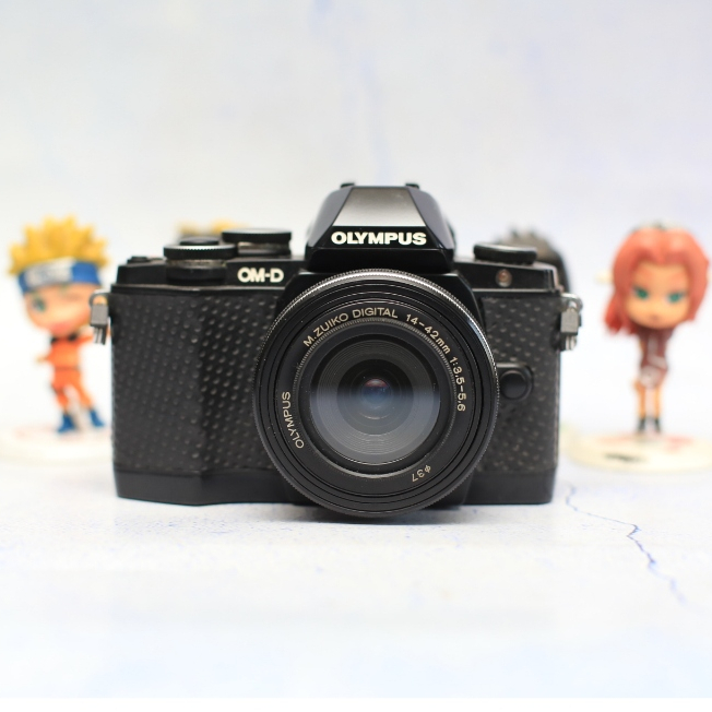 Kamera Mirrorless OLYMPUS E - M10 Lensa 14-42mm Kamera Mirrorless / E-M10 / E M10