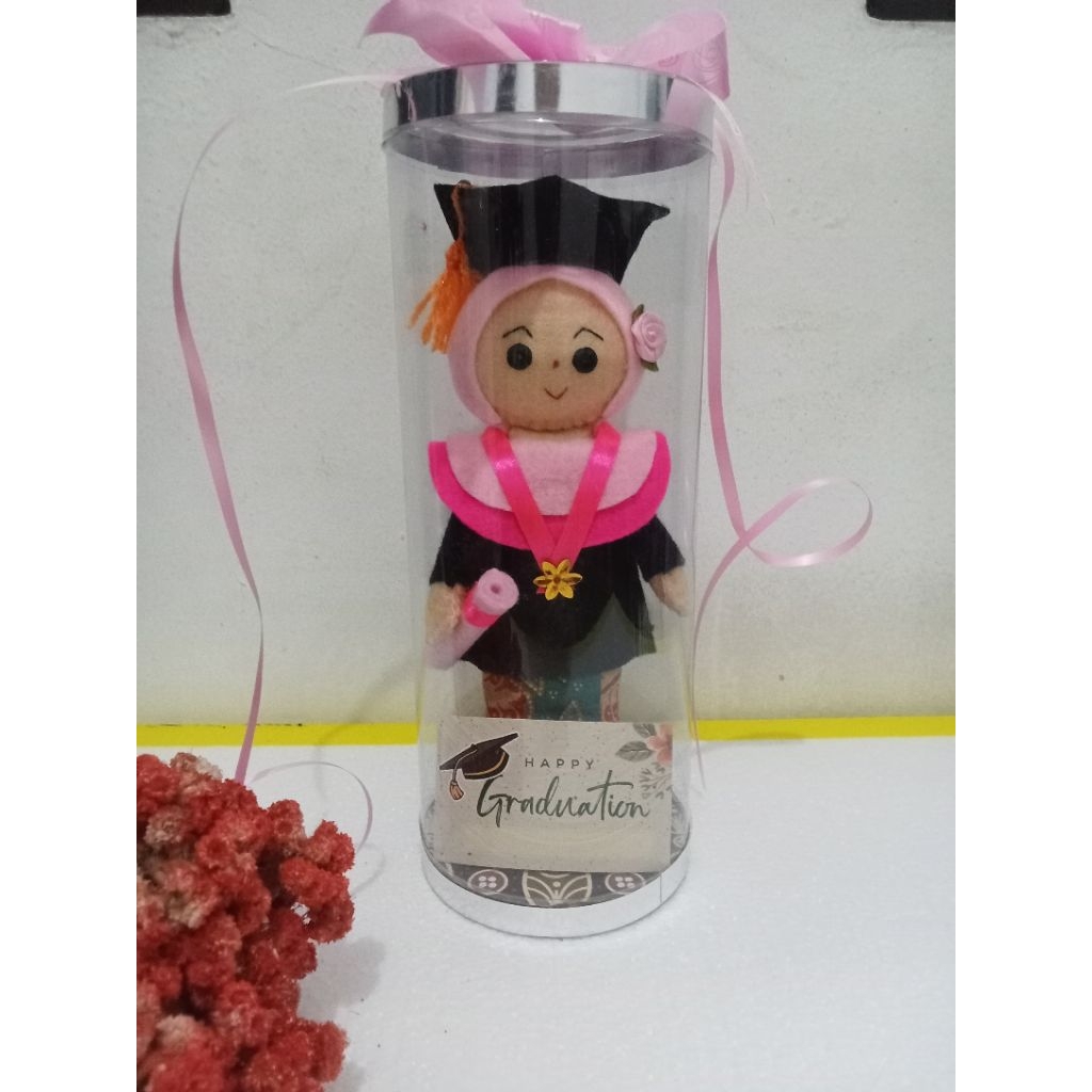 BONEKA WISUDA FLANEL KEMASAN MIKA TABUNG