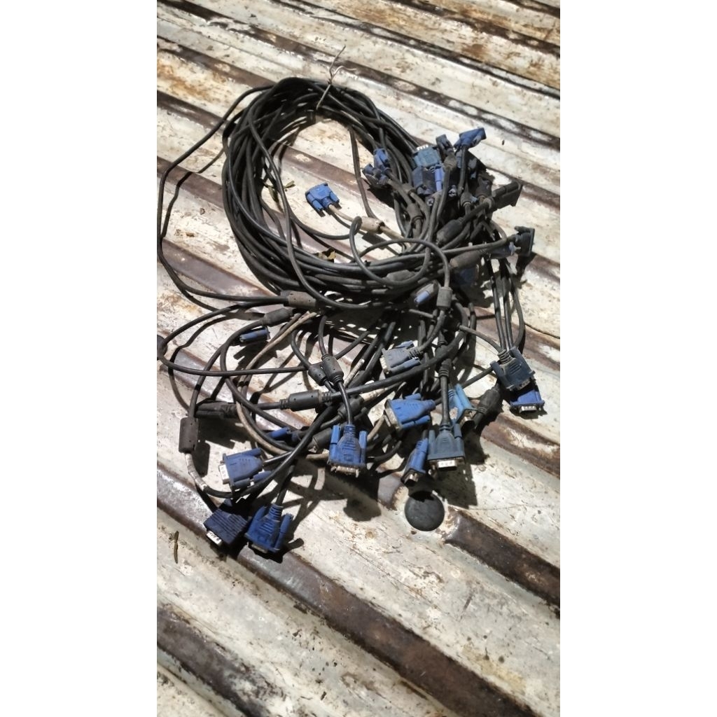 KABEL.VGA BEKAS