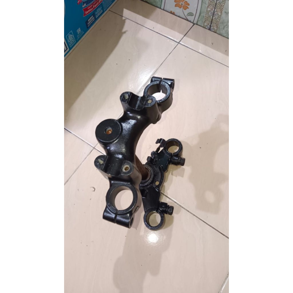 T segitiga Atas Bawah Suzuki TRS original