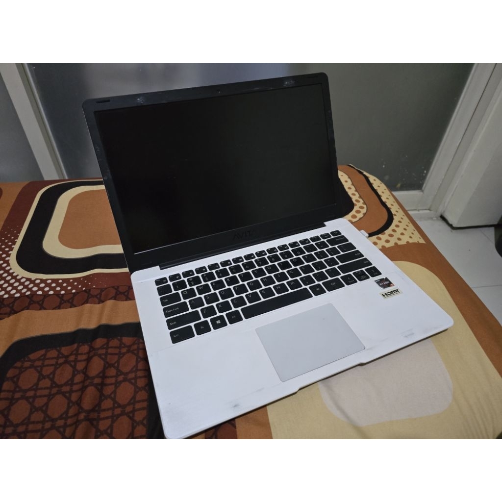 Laptop Avita Ryzen 5 3500u laptop + charger