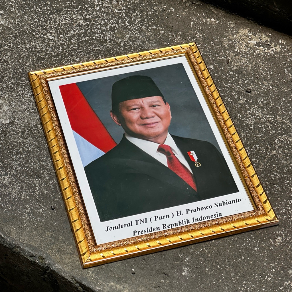 Figura Bingkai Foto A4 Premium Gold