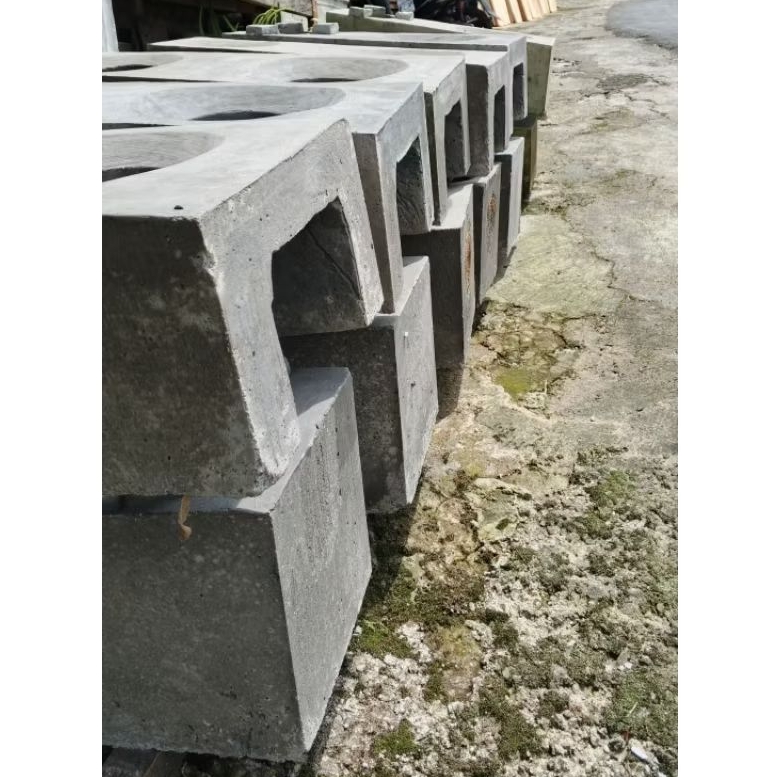 Pawon Tungku kayu bakar bahan cor.( Khusus dalam kota Tmg).