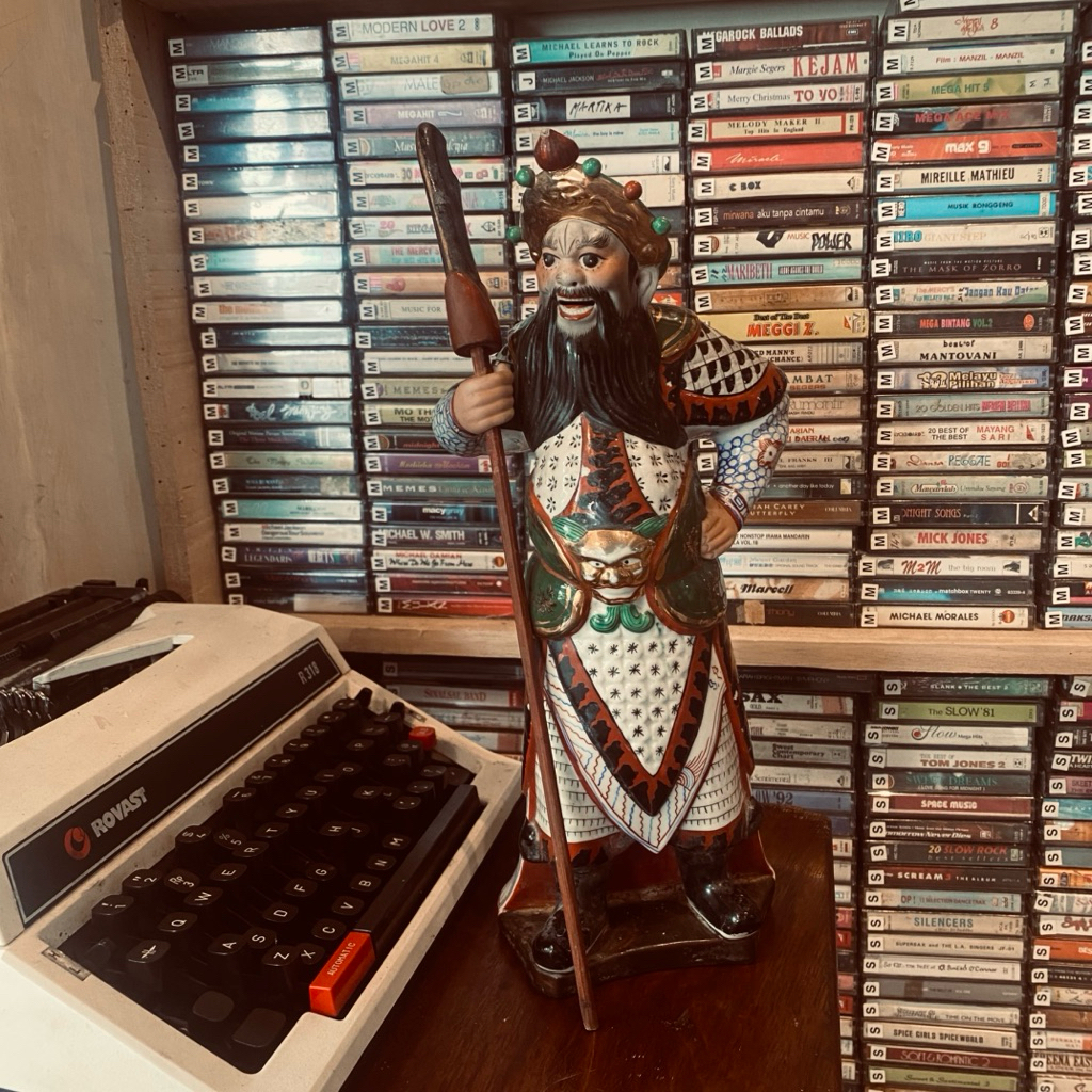 Patung Keramik Prajurit Cina Antik – Motif Pelindung Rumah dan Dekorasi Kolektor