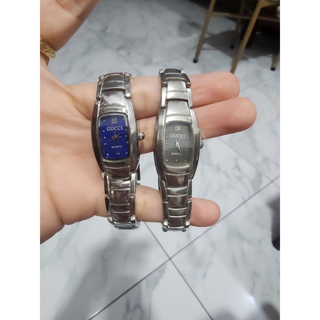 Preloved Jam Tangan Gucci sepasang