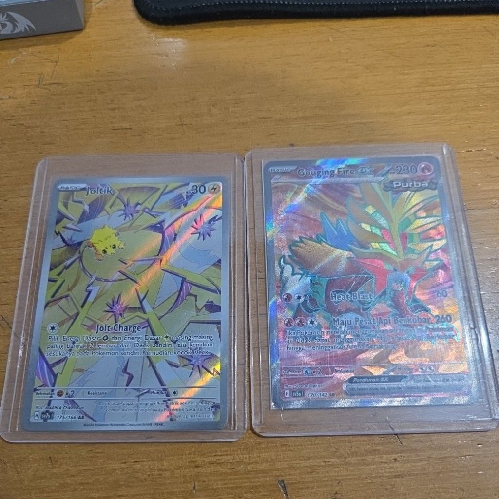 Paket dua kartu pokemon Joltik AR dan Gouging Fire ex SR