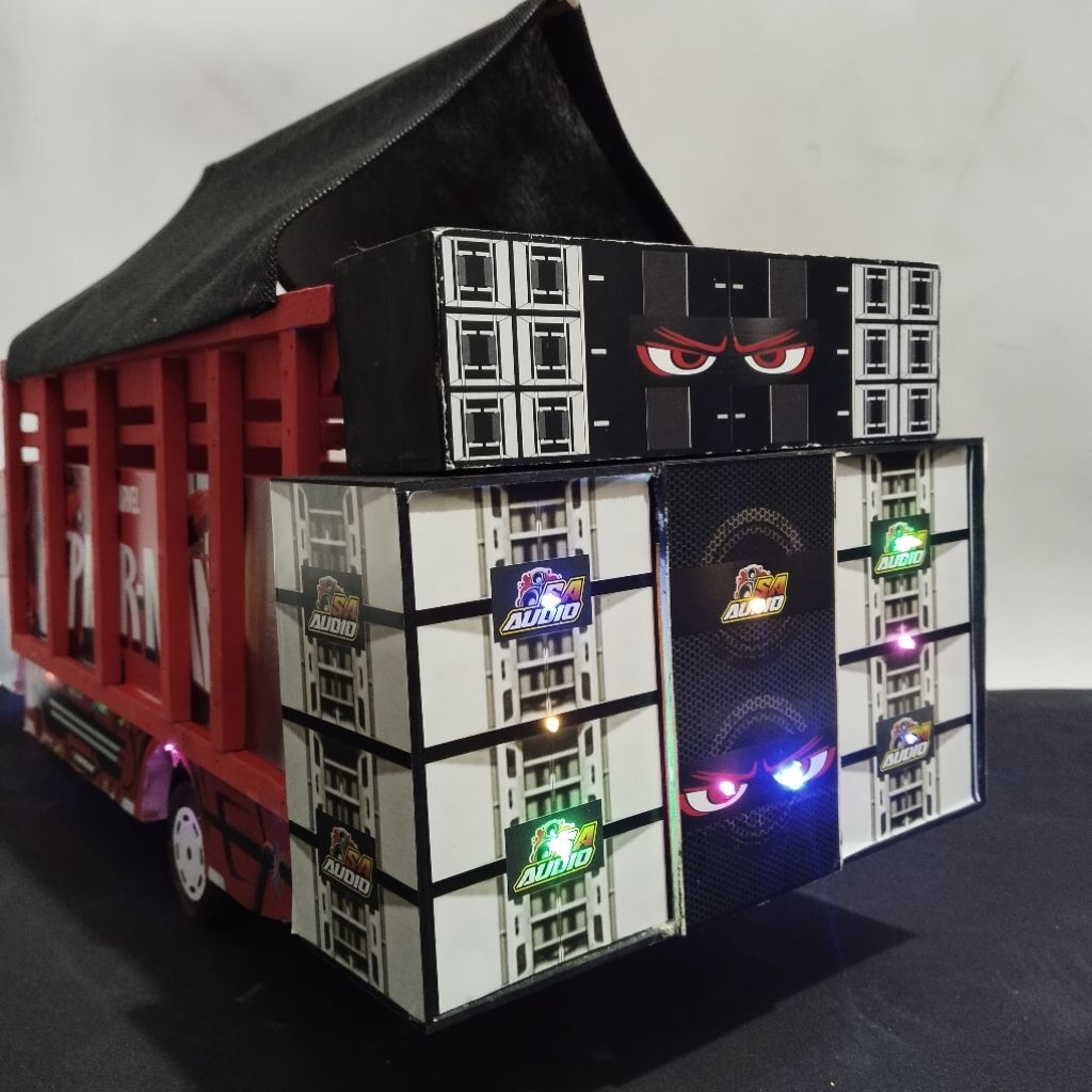 Miniatur truk dan sound bluetooth kayu ukuran besar 55 cm pintu belkang bisa dibuka