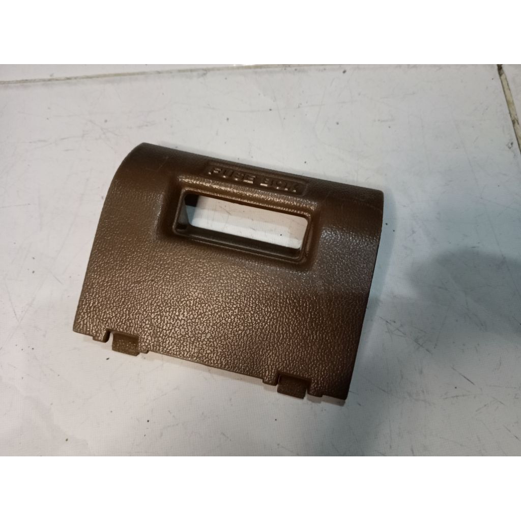 tutup box sekring ori toyota Corolla dx ke70 thn 80-81