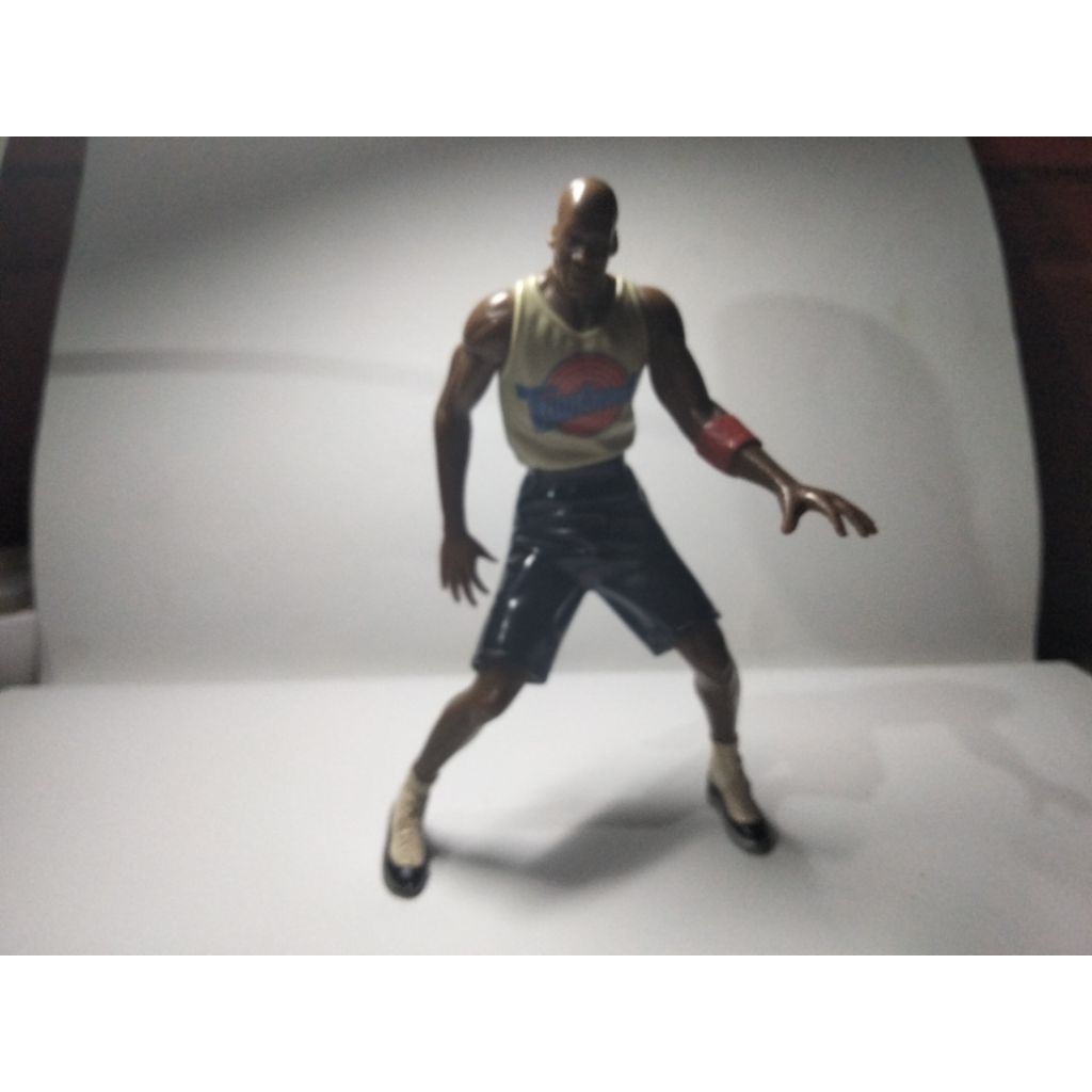 ACTION FIGURE RARE: MICHAEL JORDAN 1996 TUNE SQUAD