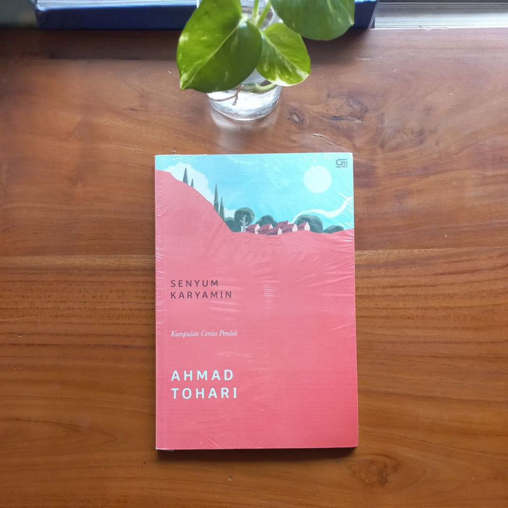 Senyum Karyamin - Ahmad Tohari