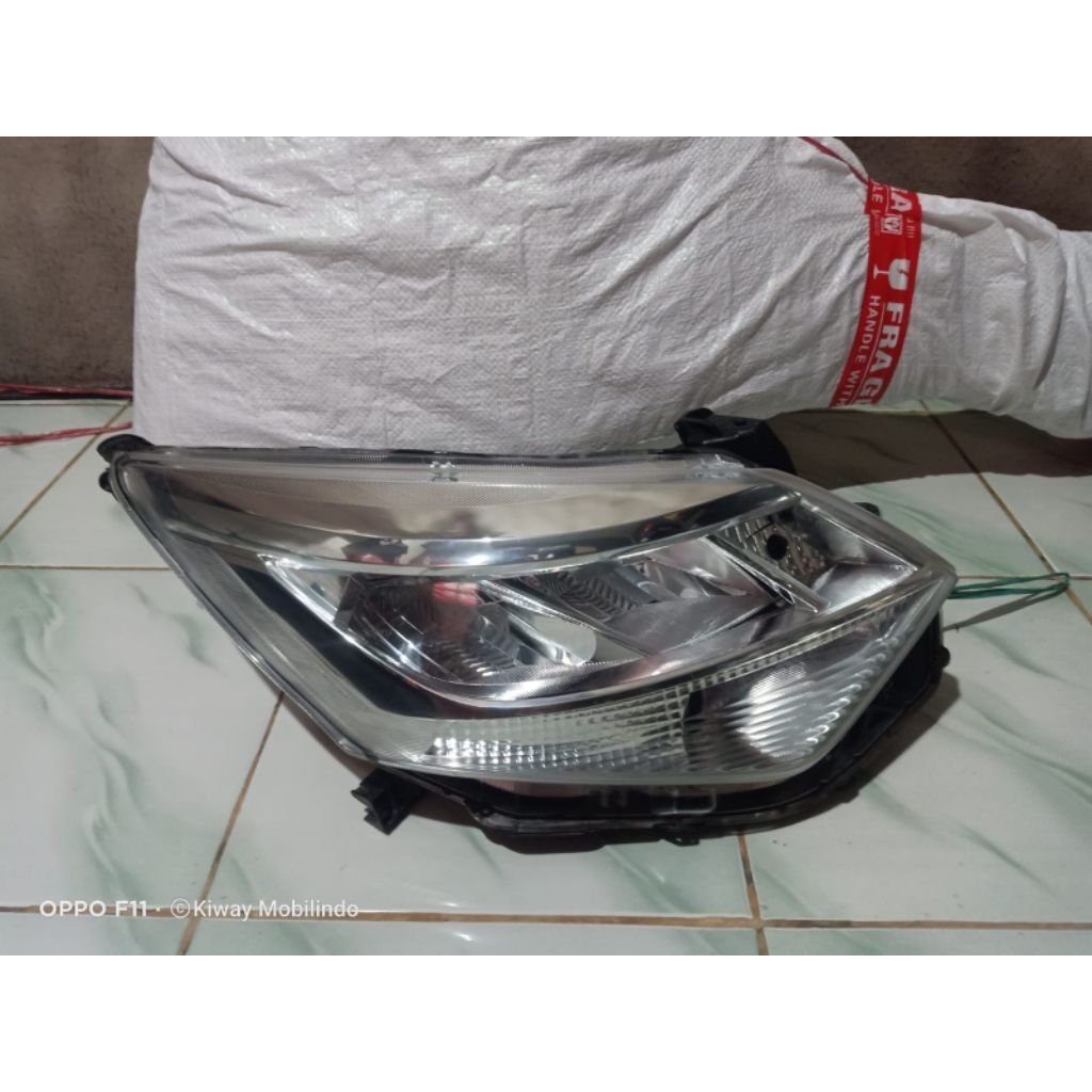 headlamp kanan Sigra/calya facelift