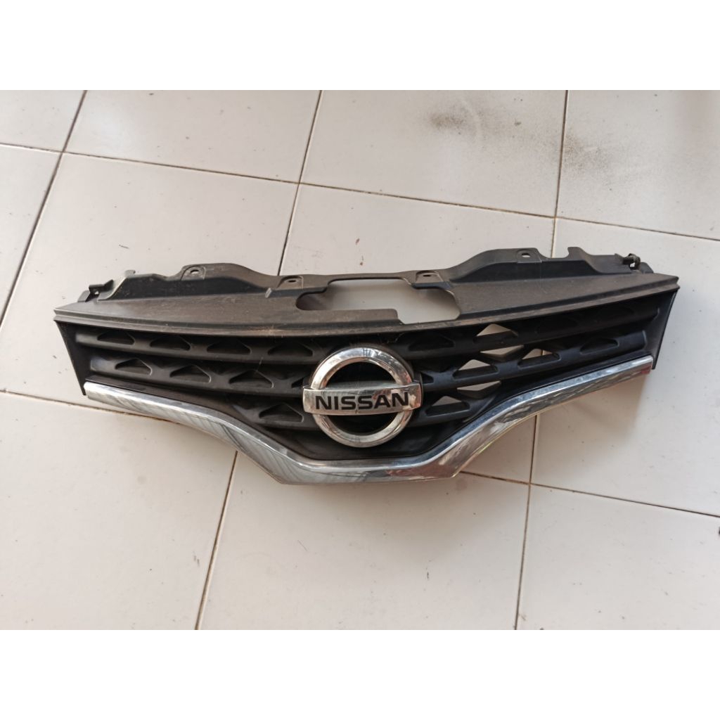 grill grille radiator Nissan evalia