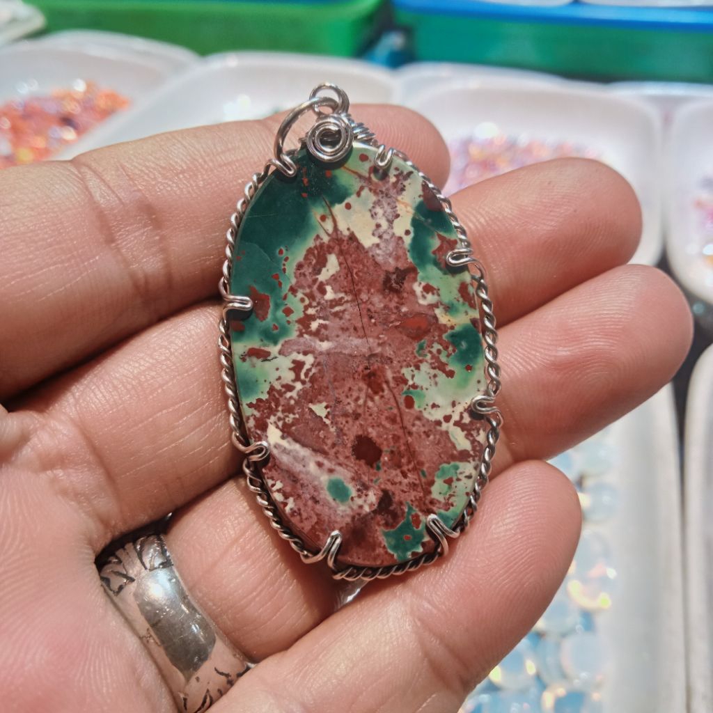 liontin batu Garut pancawarna