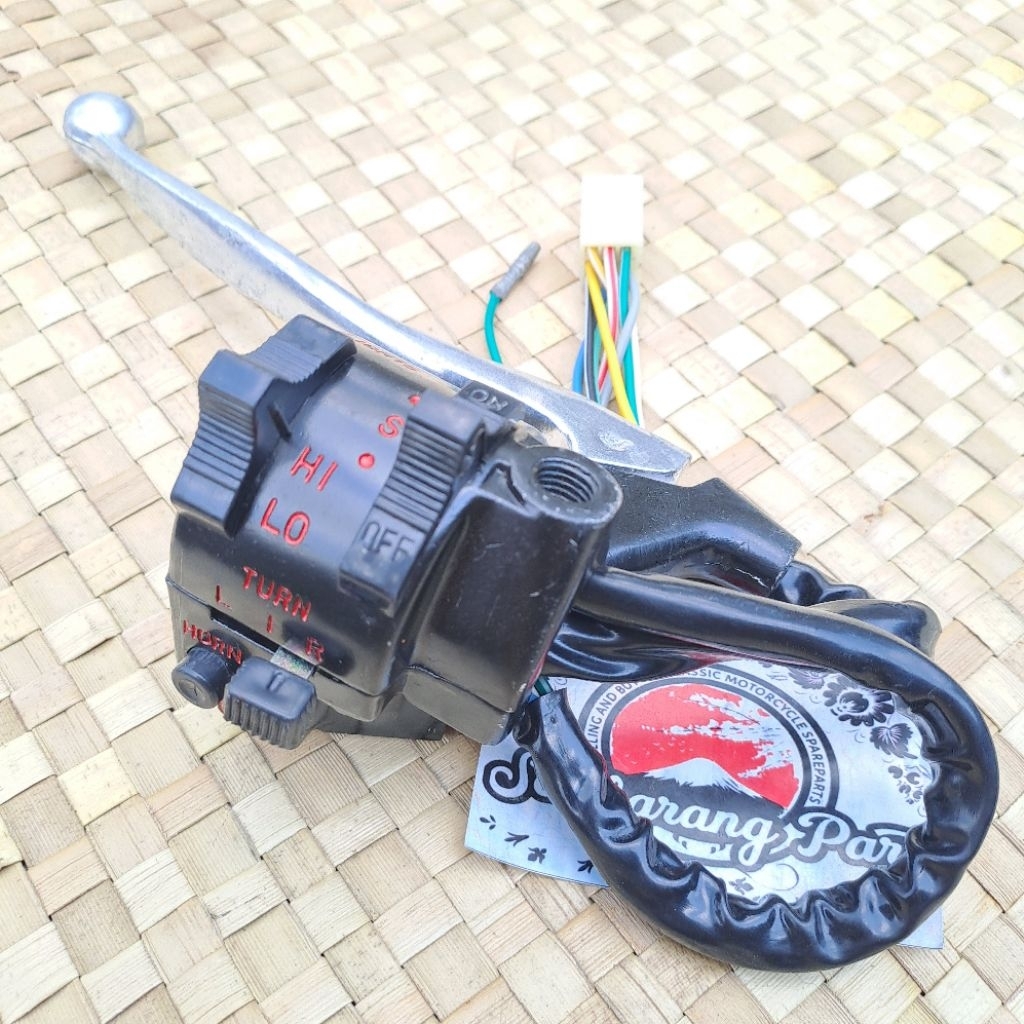 HOLDER SAKLAR KIRI SUZUKI GP100 GP 100 GT100 TRS NOS