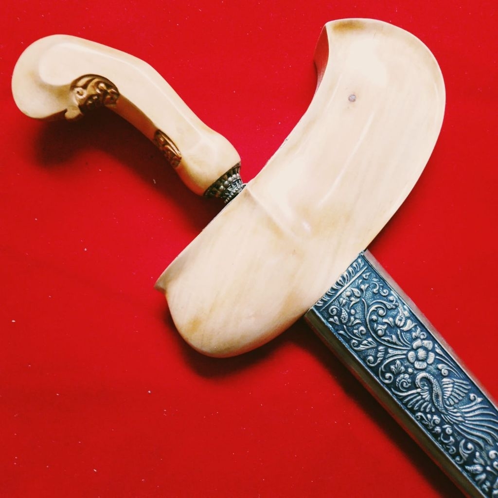 DEKORASI WARANGKA GAYAMAN SOLO KAYU CENDANA ALUSAN