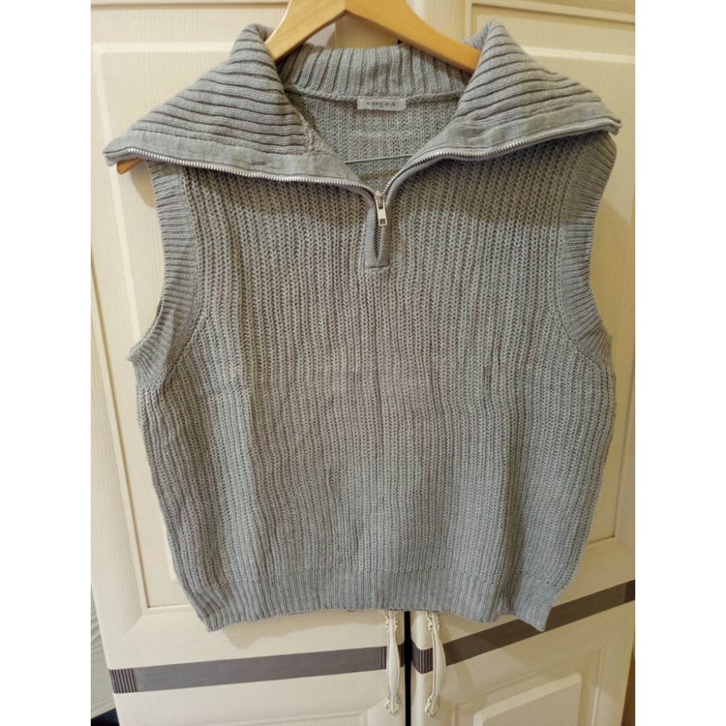 Preloved Vest Premium Half Zipper Abu