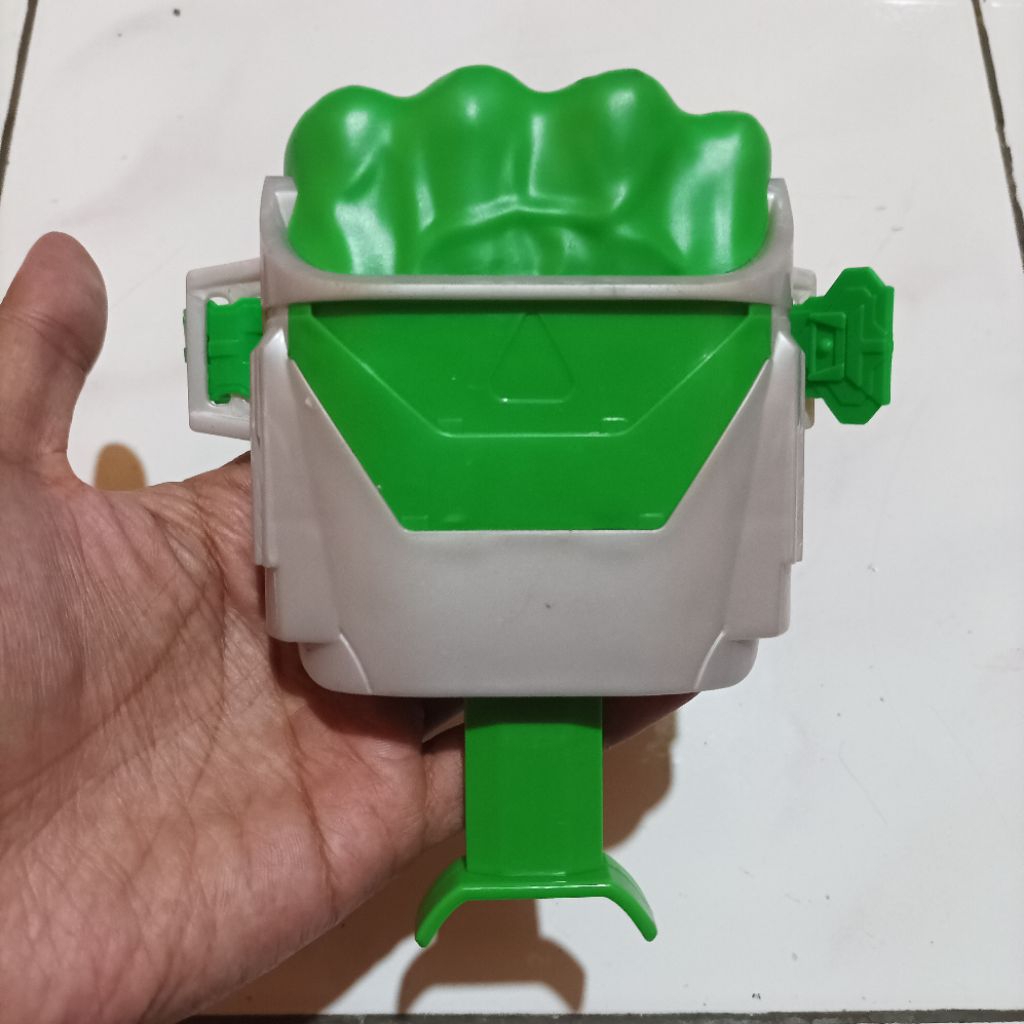 Hasbro Original Hulk Punch Mainan Action Figure