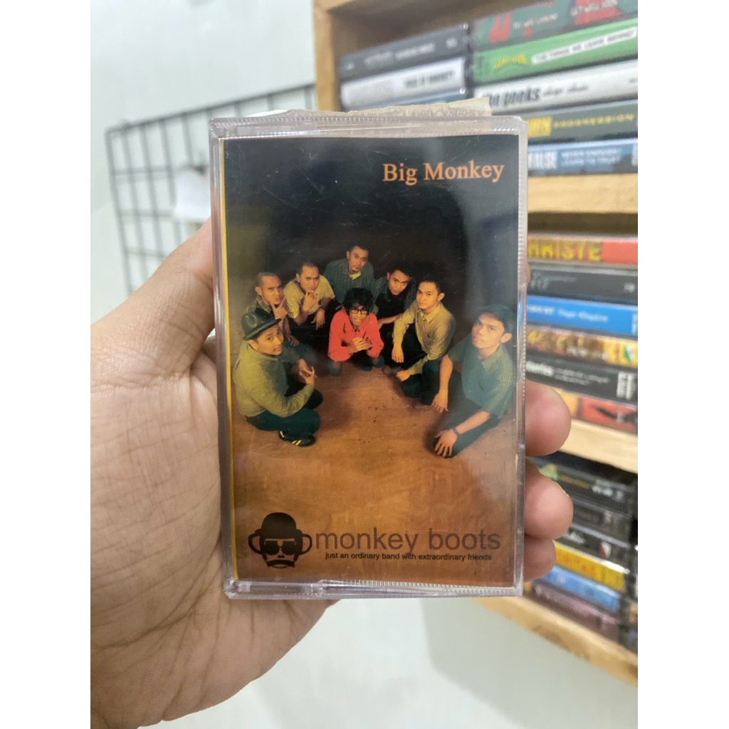 Kaset Pita Monkey Boots