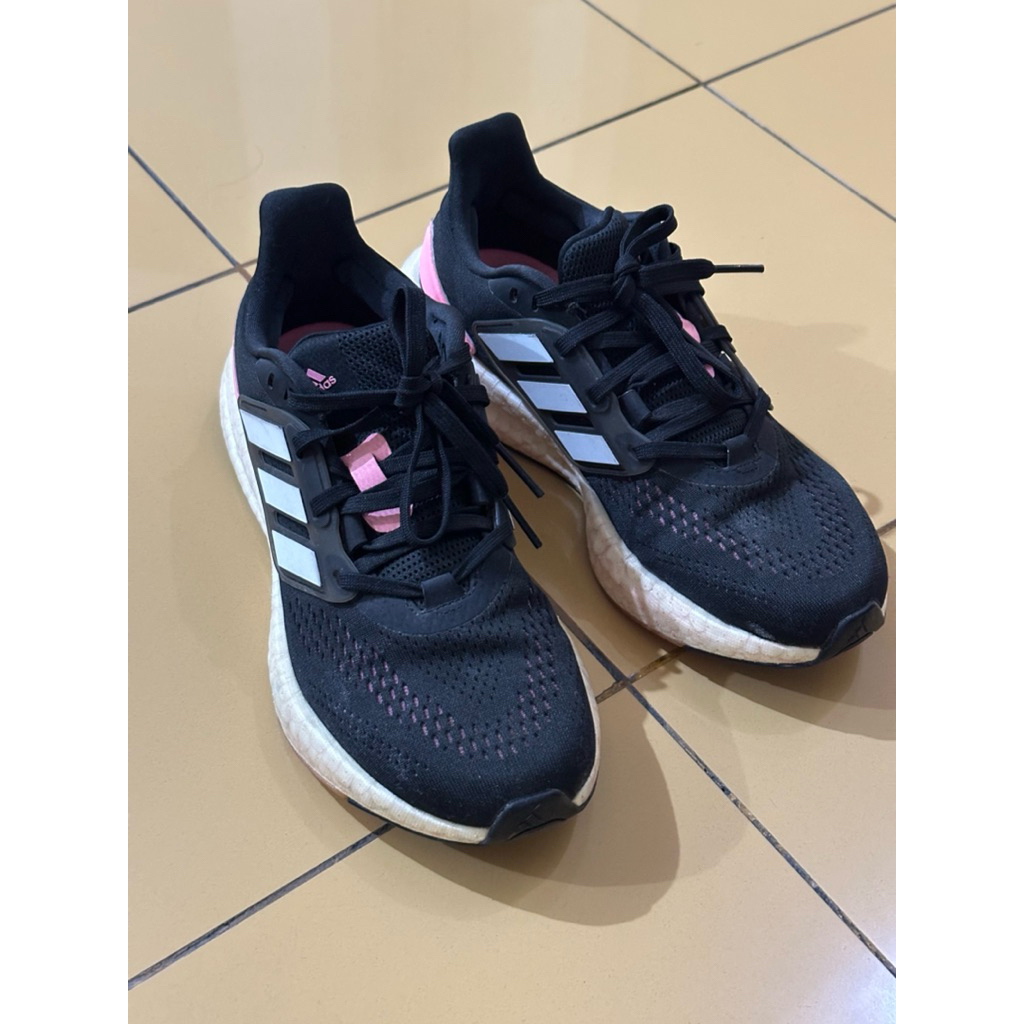 [preloved] sepatu lari adidas