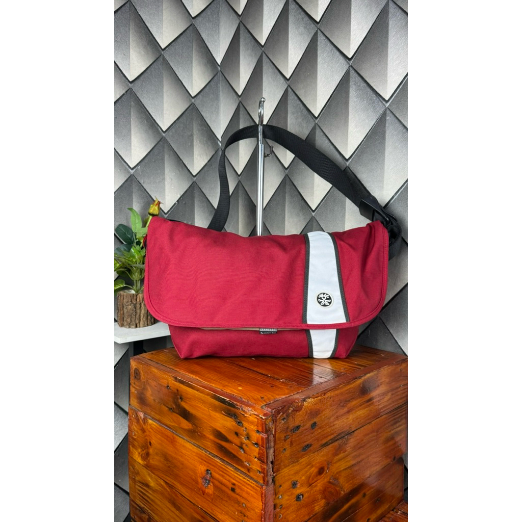 crumpler the western lawn messenger bag