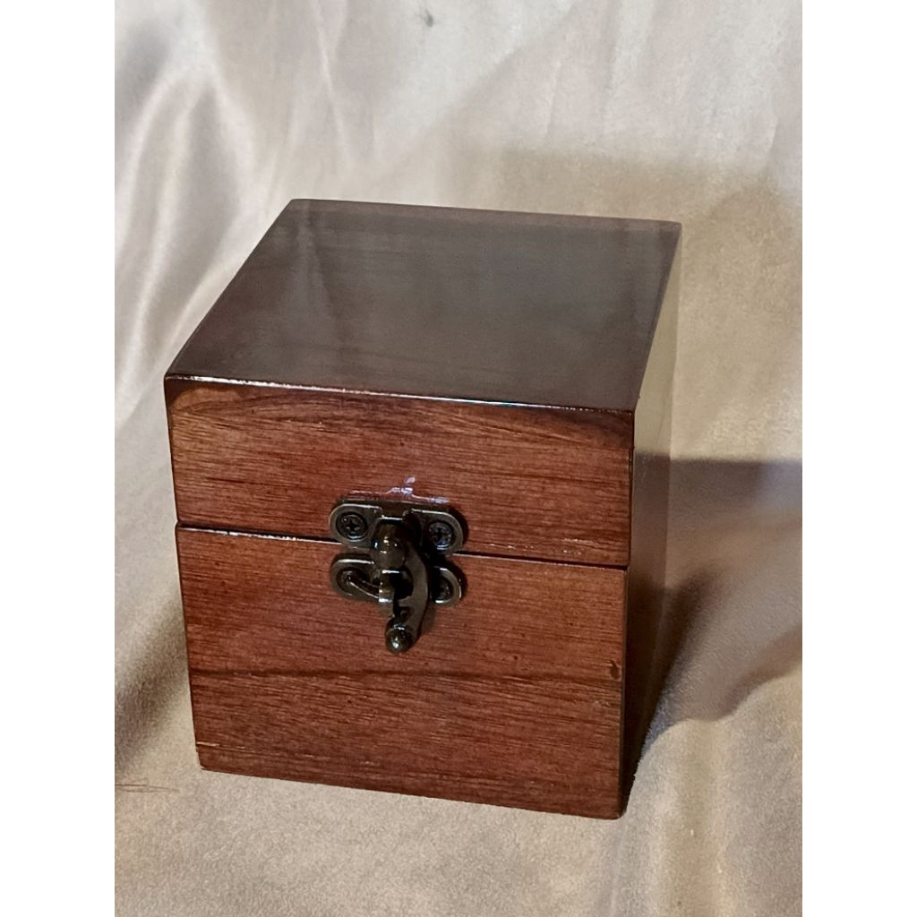 Kotak penyimpanan kotak sertifikat pendidik emas