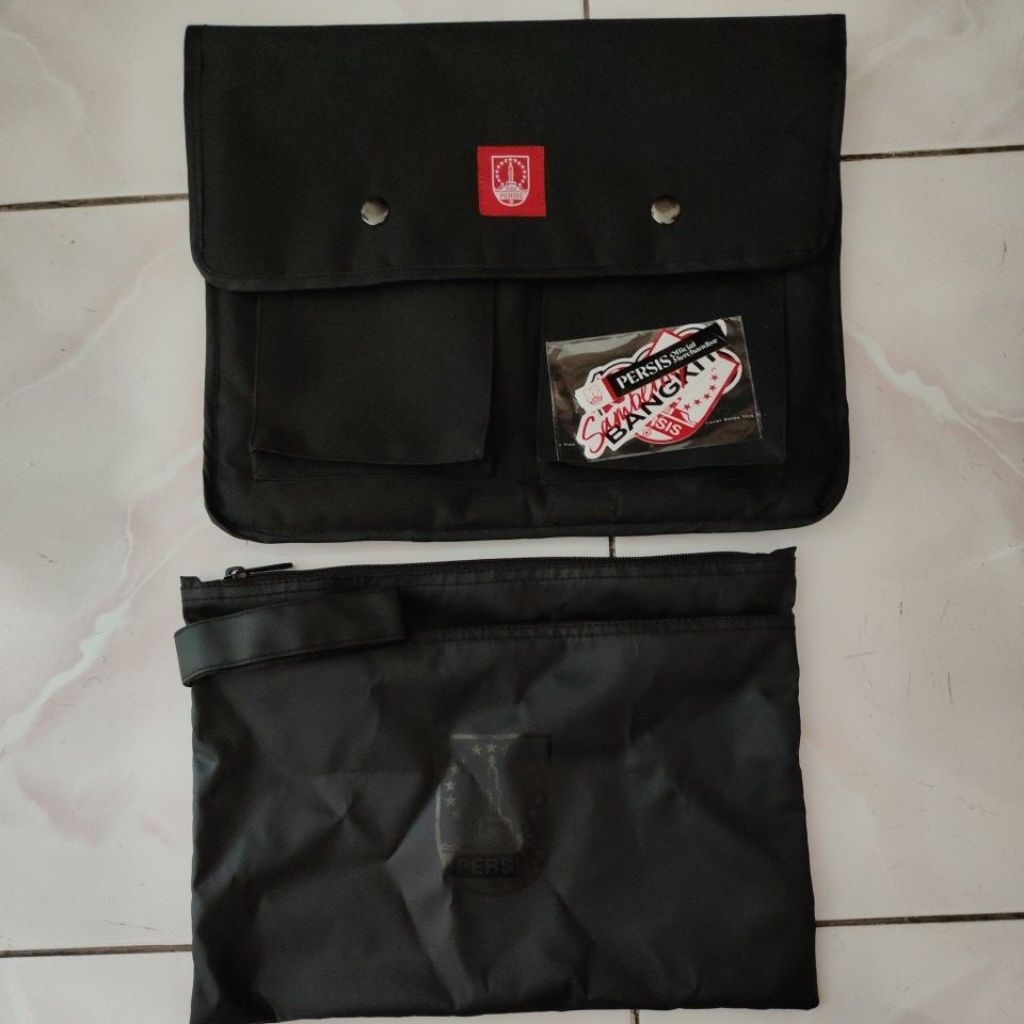 OFFICIAL MERCHANDISE PERSIS SOLO, 2 TAS+STIKER