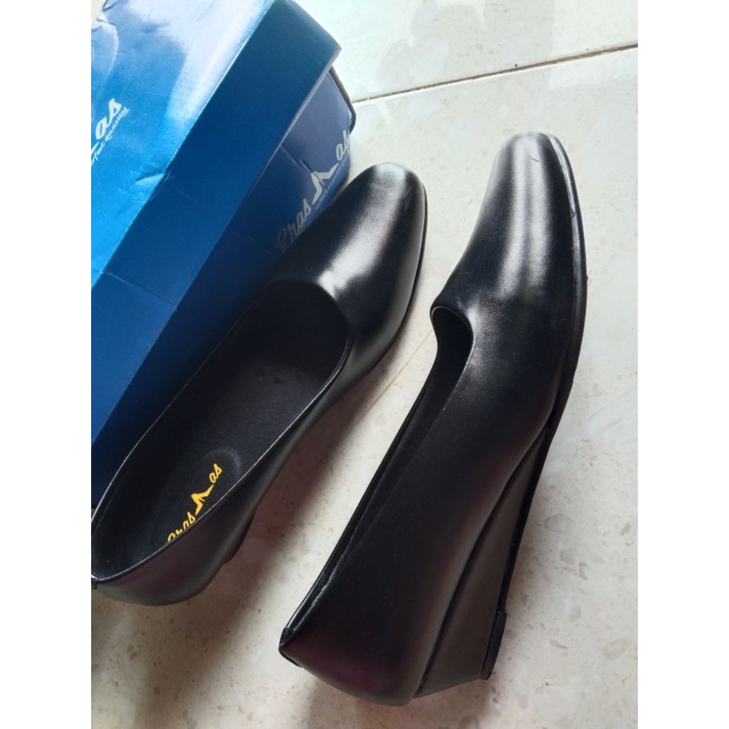 (PRELOVED NEW) Sepatu Kerja Wanita Sepatu Formal Wanita Sepatu Kantor Wanita Sepatu Ibu Persit/Jalas
