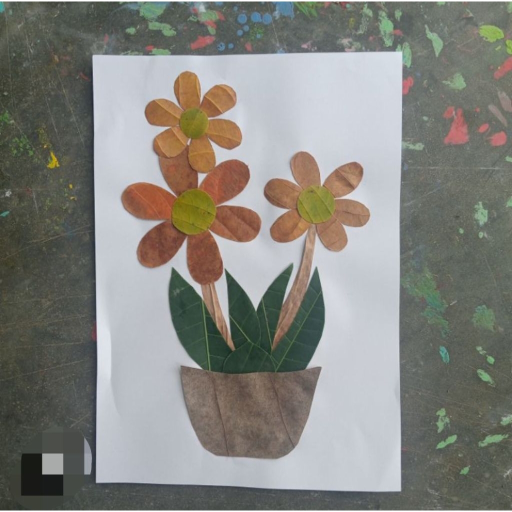 Kerajinan tangan kolase daun kering tema bunga matahari sudah jadi siap pajang