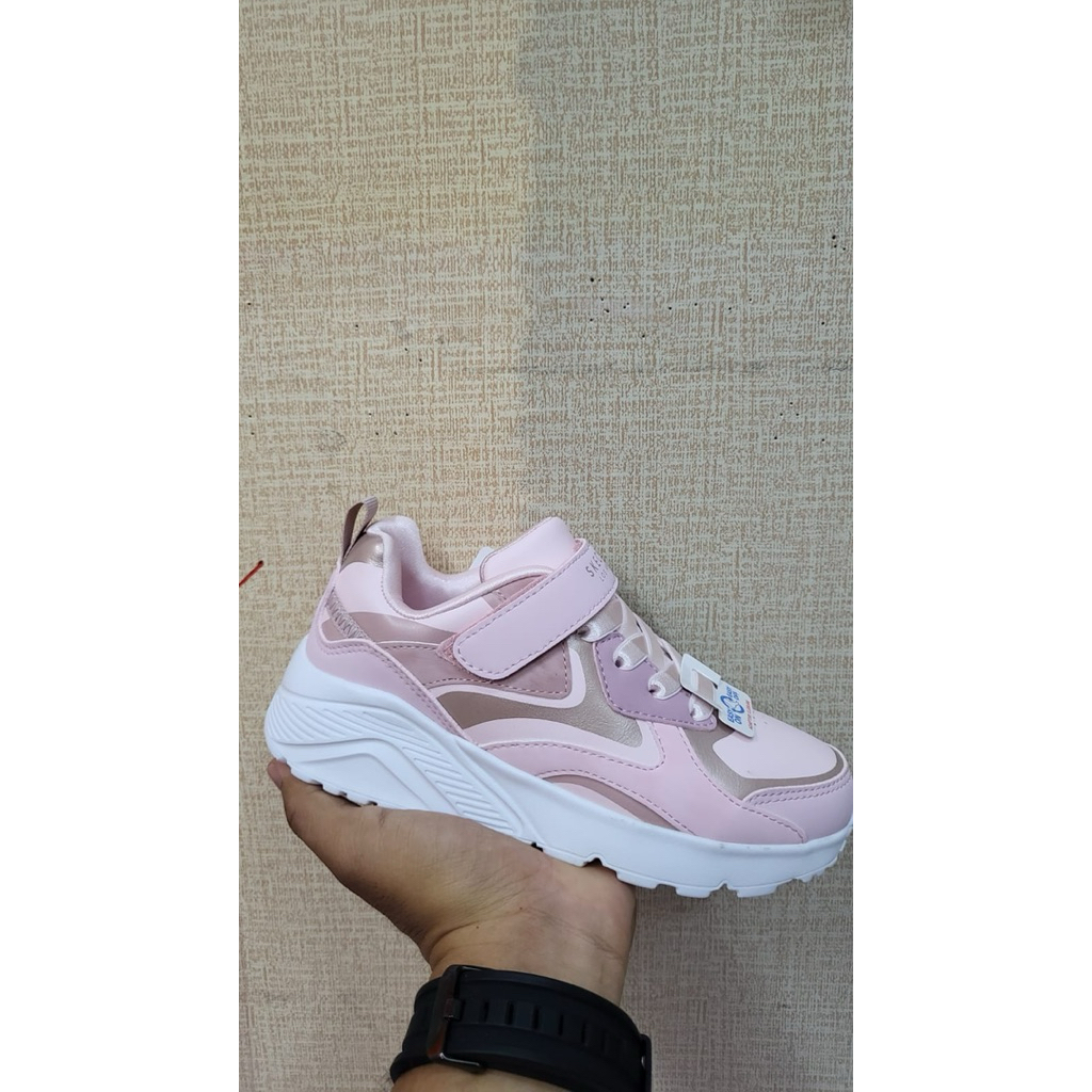 Skechers uno lite 32