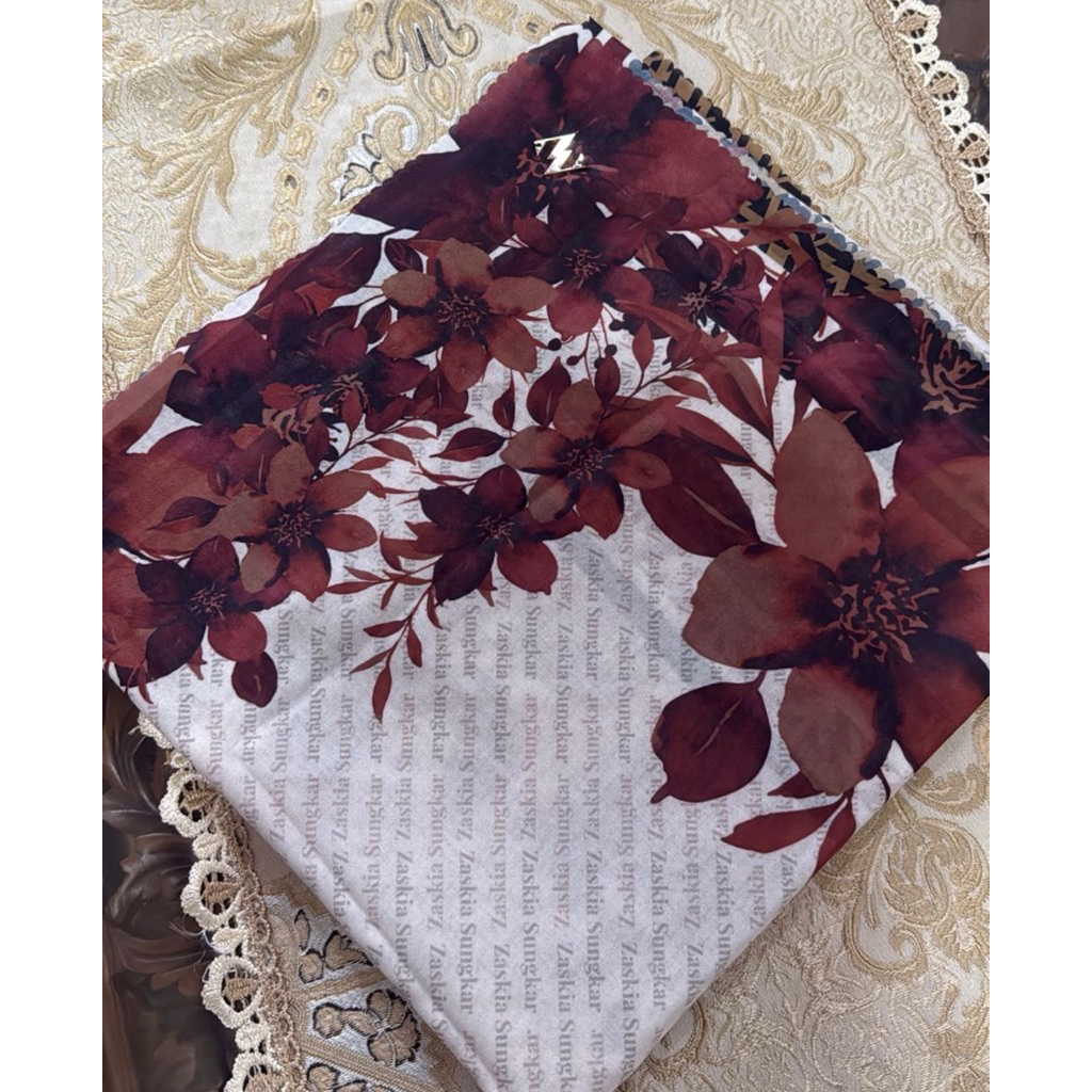 PRELOVED ZASKIA SUNGKAR ZS SCARF