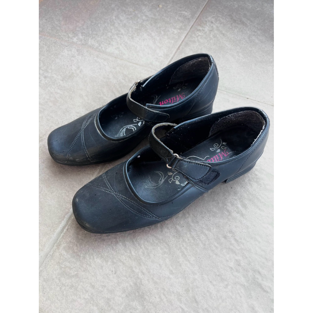 SEPATU PANTOFEL WANITA BEKAS