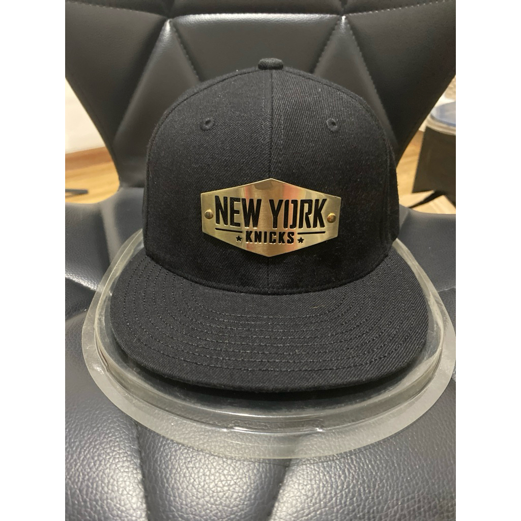 Topi NBA New York Knicks Metal Logo Hyflat Model Setelan (Jarang)