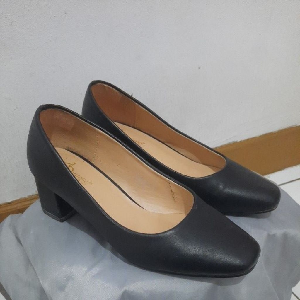 Preloved Donatello sepatu kerja