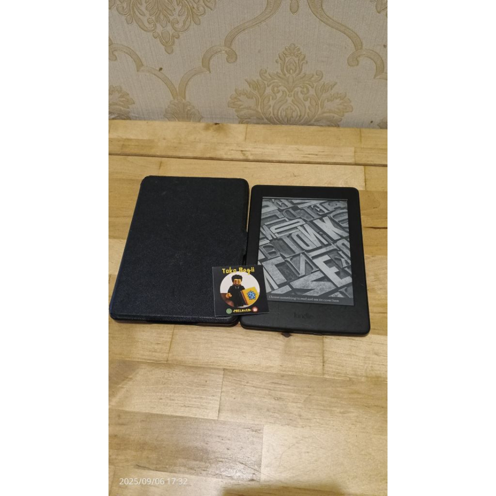 [PRELOVED] Kindle Paperwhite 7th (4 GB) Hitam + case