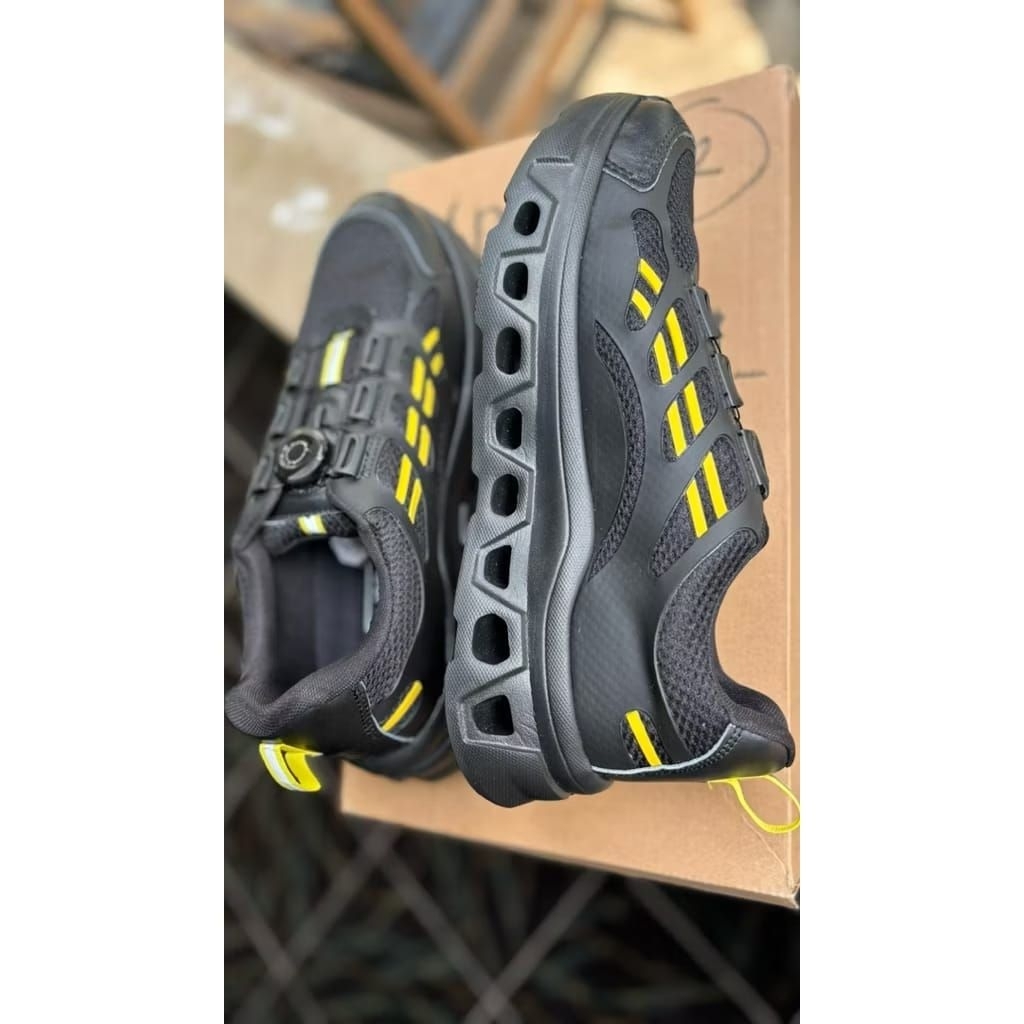 Sepatu Olahraga Tali Putar Pembagian Sepatu Running Jatah Polri