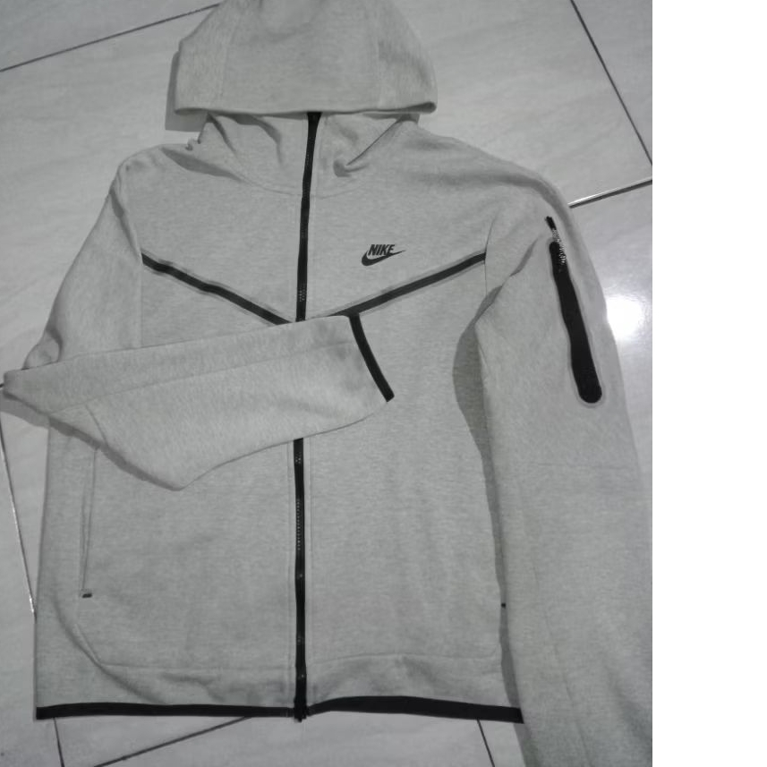 Nike tech saku samping