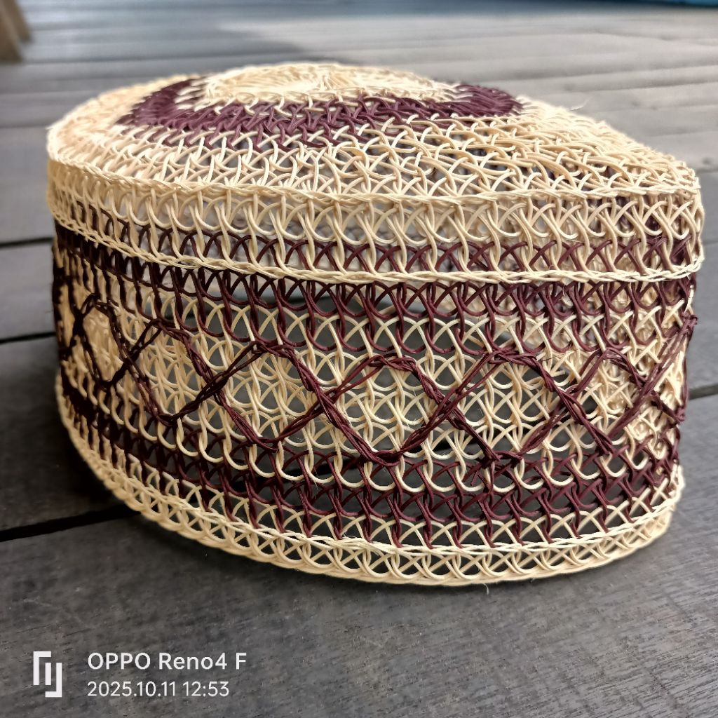 Peci Rotan Khas Kalimantan