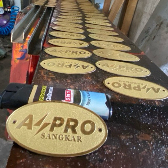 Emblem sangkar custom desain