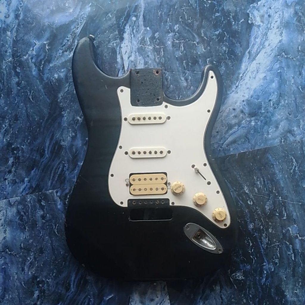 body gitar Stratocaster