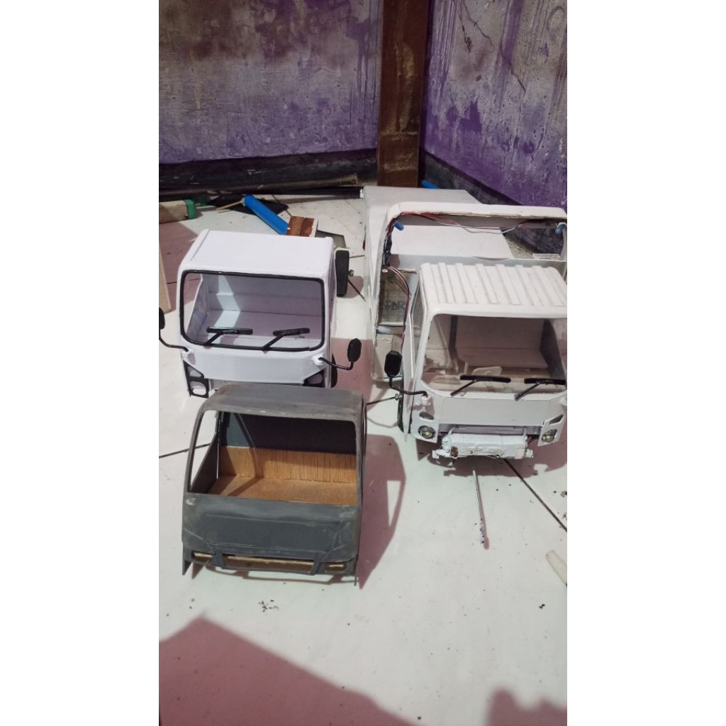 miniatur truk skala 16