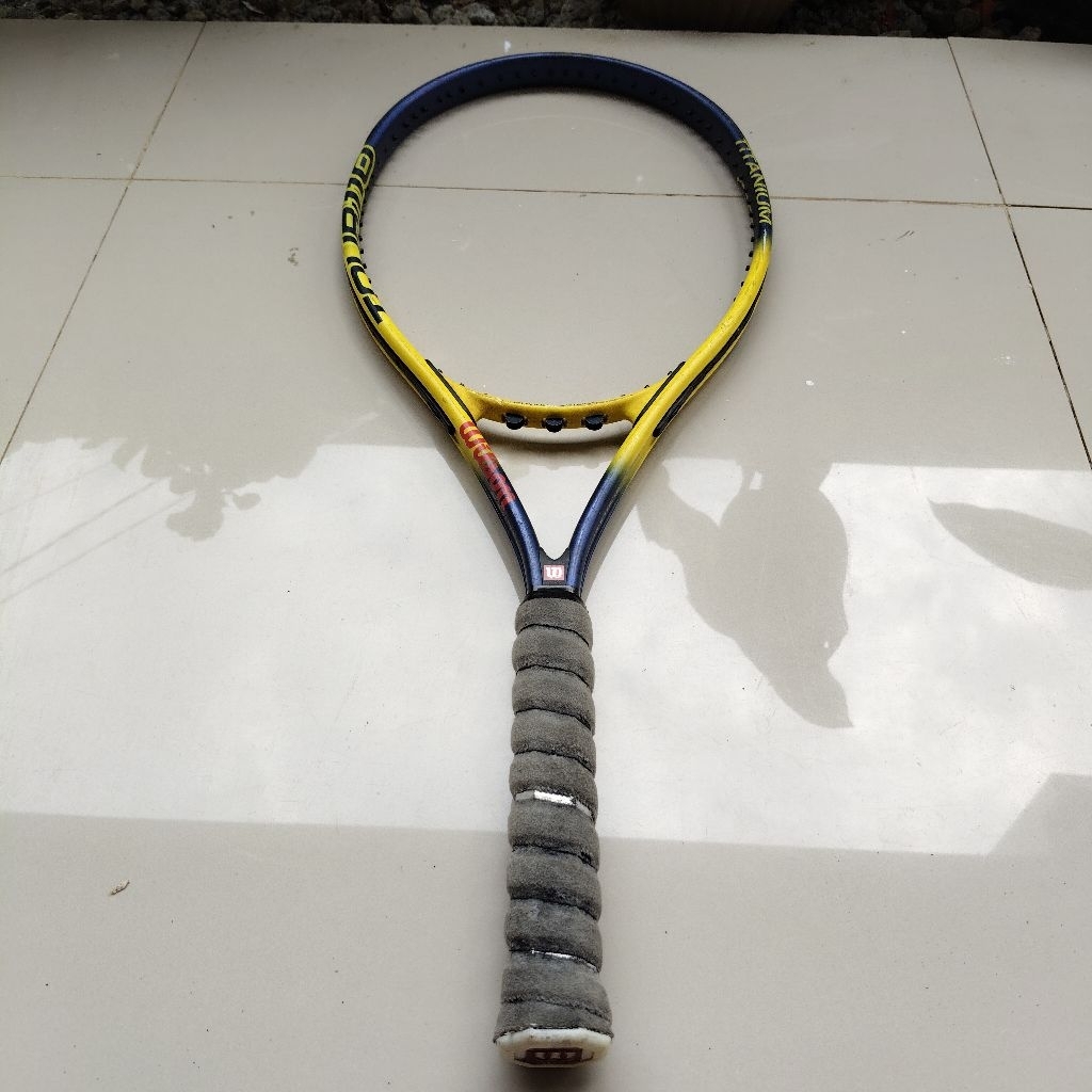 Raket Tenis Wilson Tour 110 Titanium Original