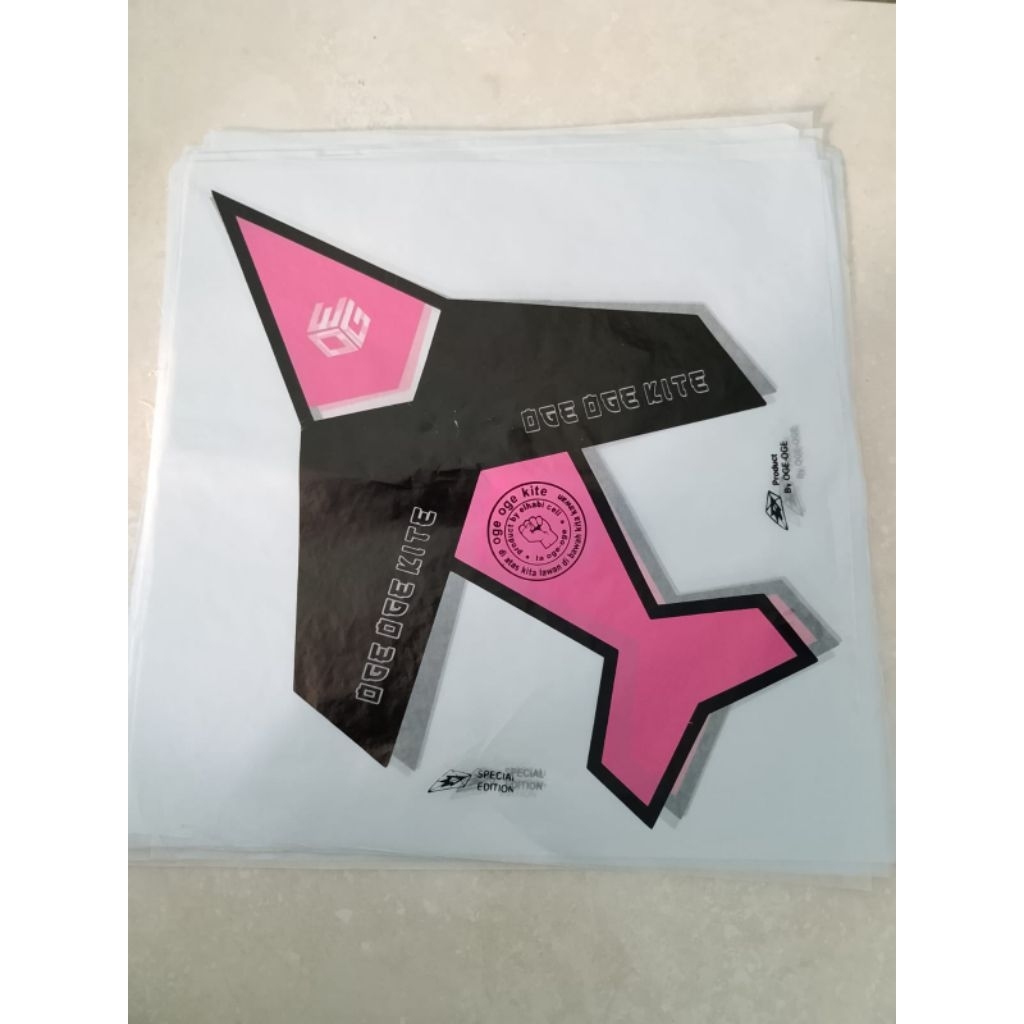 kertas layang layang 2 warna