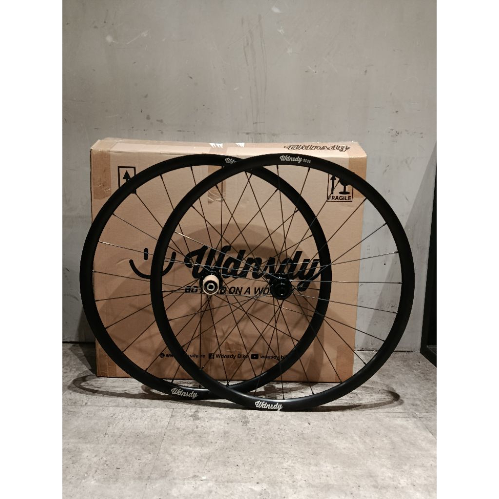 WHEELSET WDNSDY DC30 700C LIKE NEW