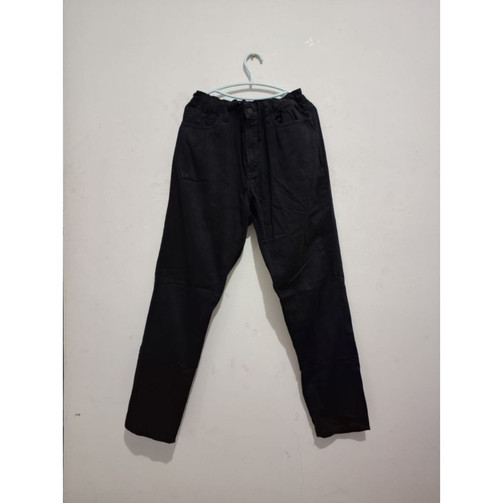 Celana panjang pria uniqlo jeans size L  hitam katun