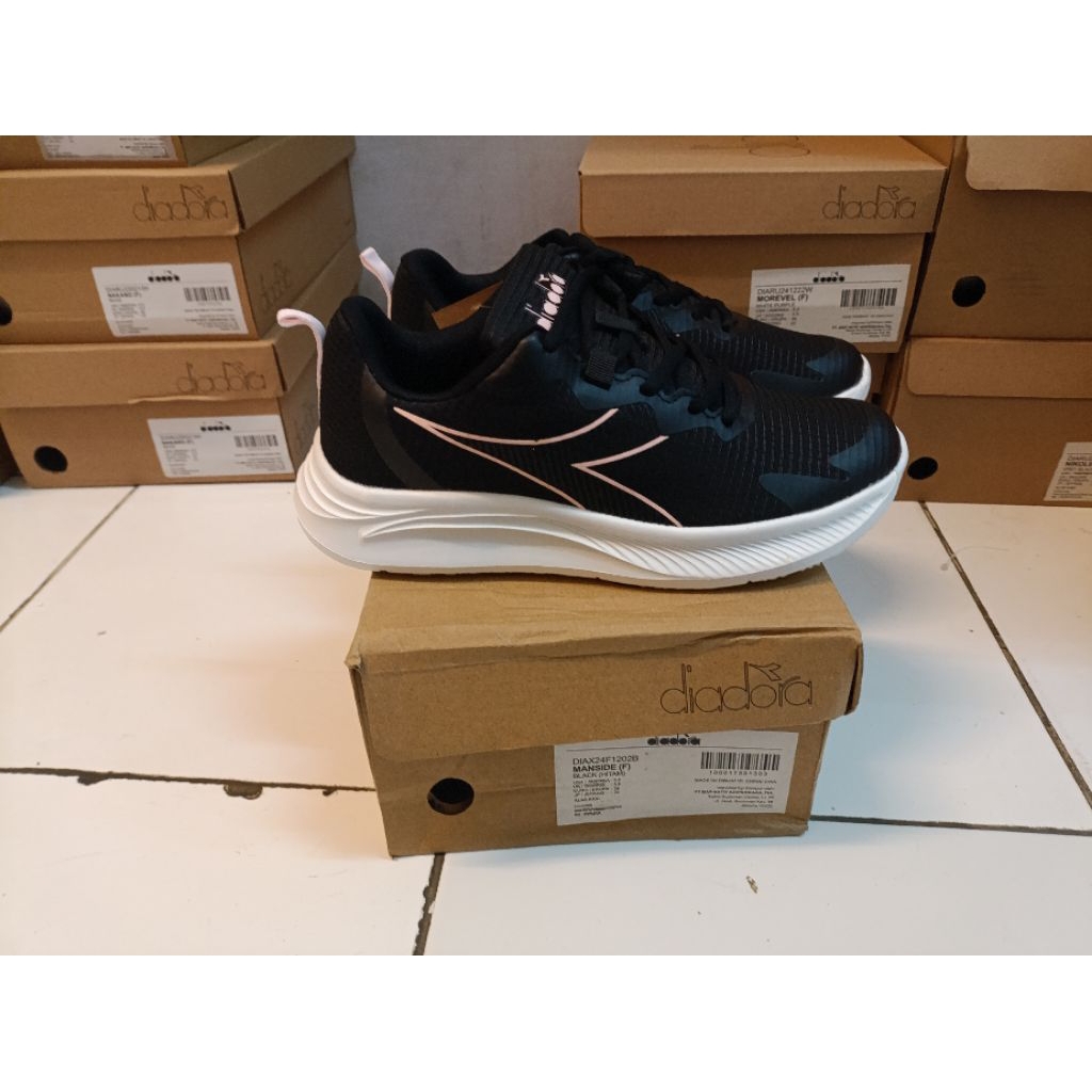 Diadora Manside Running /Walking/Snakers( black)