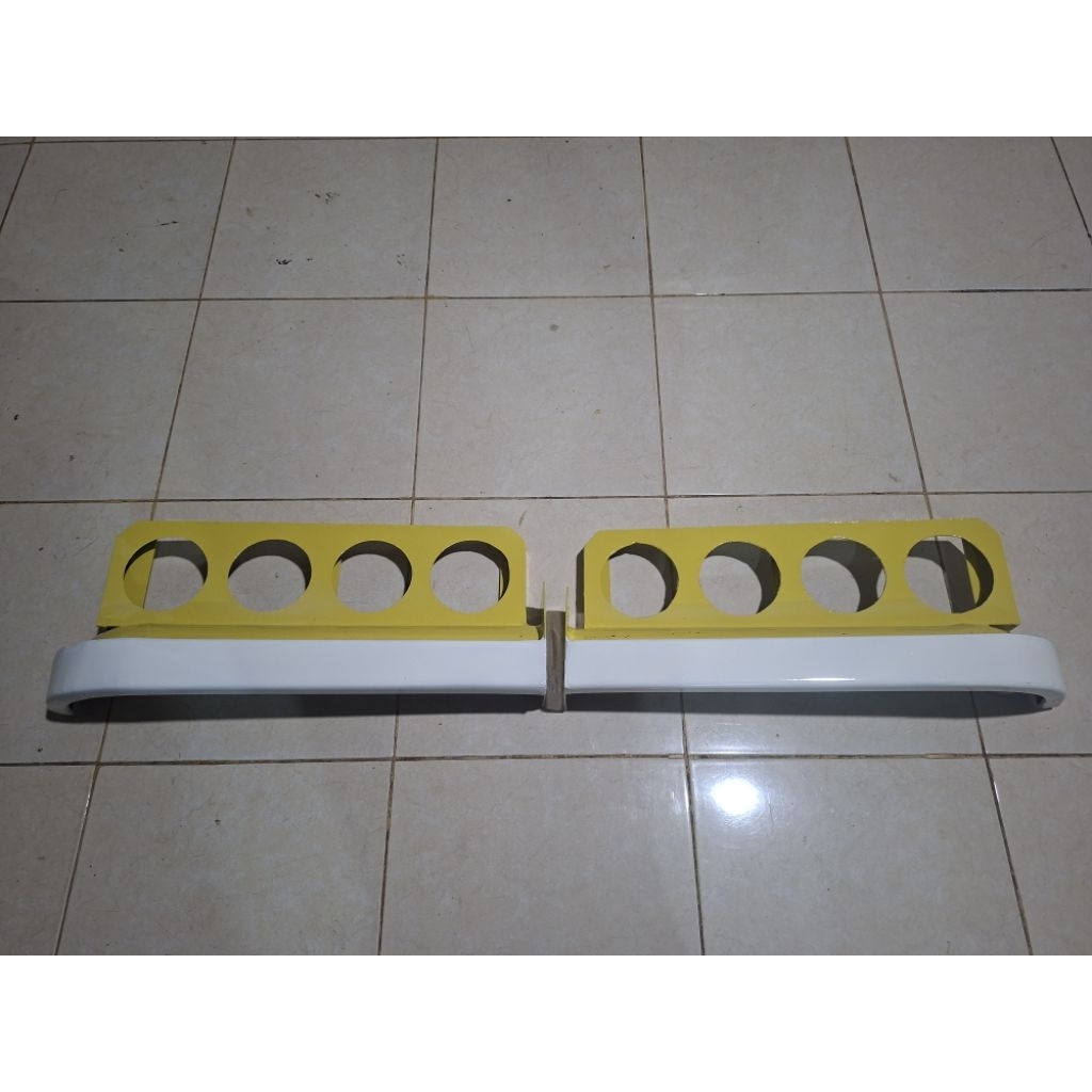 DUDUKAN LAMPU BELAKANG TRUK