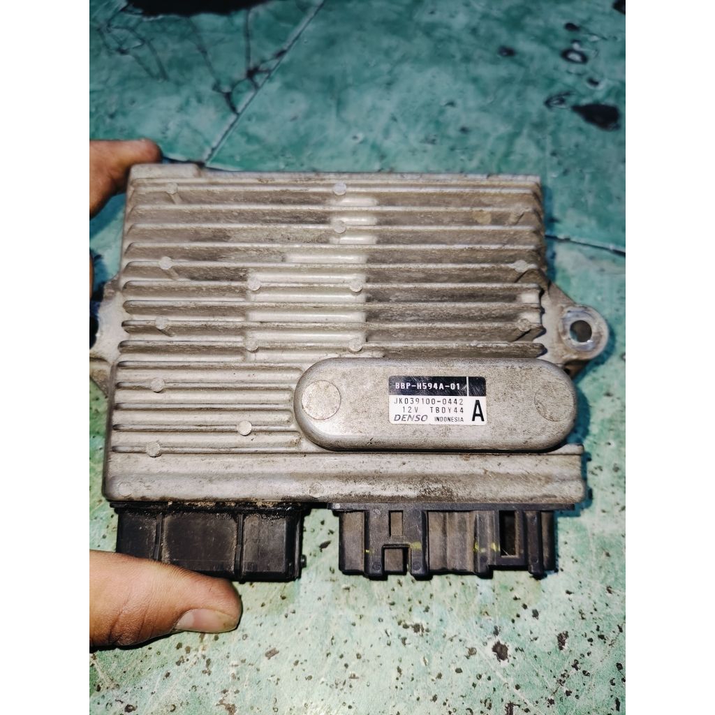 ECU ecu Ecu Yamaha aerox AEROX old lama barang masih bagus ORI bawaan copotan cabutan lepasan motor 