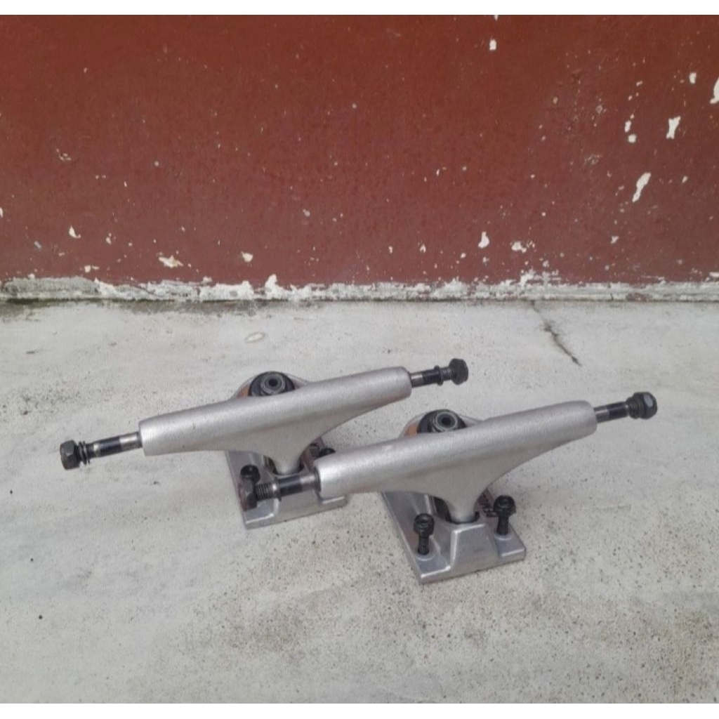 Skateboard Truck Puppets Pemula + boltnuts second / bekas